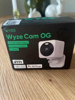 Wyze Wyze Cam OG - White and Black Smart Security Camera